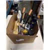 Image 1 : LOT OF GARDEN SHEARS, GOGGLES, FLUORESCENT LIGHT FIXTURES