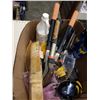 Image 2 : LOT OF GARDEN SHEARS, GOGGLES, FLUORESCENT LIGHT FIXTURES