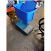 Image 1 : TOTE WITH LID AND ROLLING PET CAGE