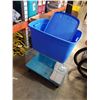 Image 2 : TOTE WITH LID AND ROLLING PET CAGE