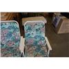 Image 2 : 2 FOLDING LAWN CHAIRS