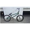 Image 1 : GREEN/SILVER NO BRAND BIKE