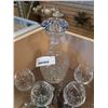 Image 2 : PINWHEEL CRYSTAL DECANTER AND 4 GLASSES
