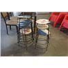 Image 1 : 8 METAL STOOLS