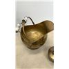Image 8 : 2 BRASS HOBS, RAYO LANTERN