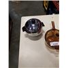 Image 2 : MCM WESTBEND PENGUIN ICE BUCKET AND VISION LIDDED POT
