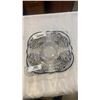 Image 2 : 2 GLASS SERVING PLATES