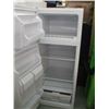 Image 2 : 24" WHITE 2 DOOR FRIDGE