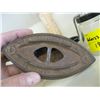 Image 2 : CAST FLAT IRON & NUTCRACKER