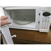 Image 2 : SYLVANIA MICROWAVE OVEN