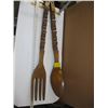 Image 2 : CARVED FORK & SPOON & 3 FOLDING TABLES