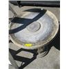 Image 1 : CEMENT BIRDBATH