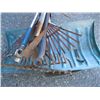 Image 2 : BUNDLE OF GARDEN TOOLS