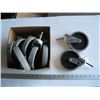 Image 2 : BOX WITH 8 CASTERS