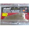 Image 2 : 4 HYDRAULIC DOOR CLOSERS
