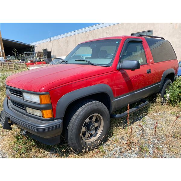 1999 CHEVROLET TAHOE, RED, 2DRSW, GAS, AUTOMATIC, VIN#3GNEK18R6XG226601, 223,312KMS, *MUST TOW,