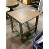 Image 2 : SMALL WOOD SIDE TABLE 17.5"W X 21.75"D X 22"H