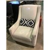 Image 2 : BEIGE STUDDED CLOTH CHAIR & THROW PILLOW