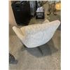 Image 2 : MULTICOLORED STITCH PATTERN SWIVEL CHAIR