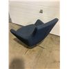 Image 2 : NAVY BLUE SWIVEL CHAIR