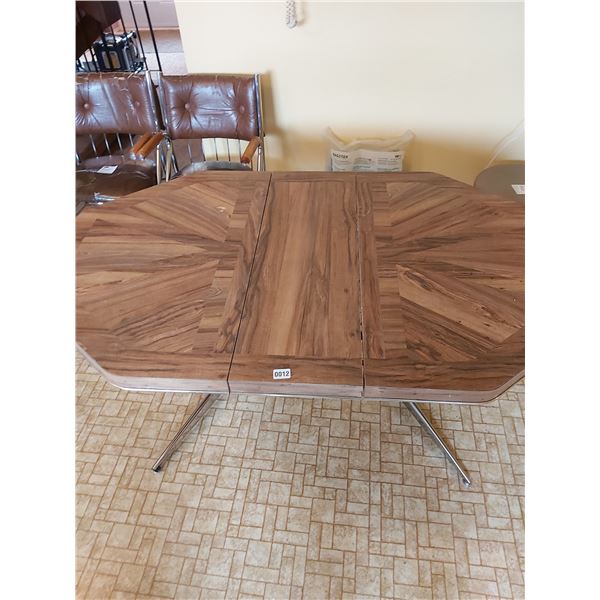 Dining Table & Chairs