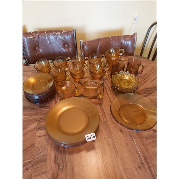 Glass cups - Saucers - Plates