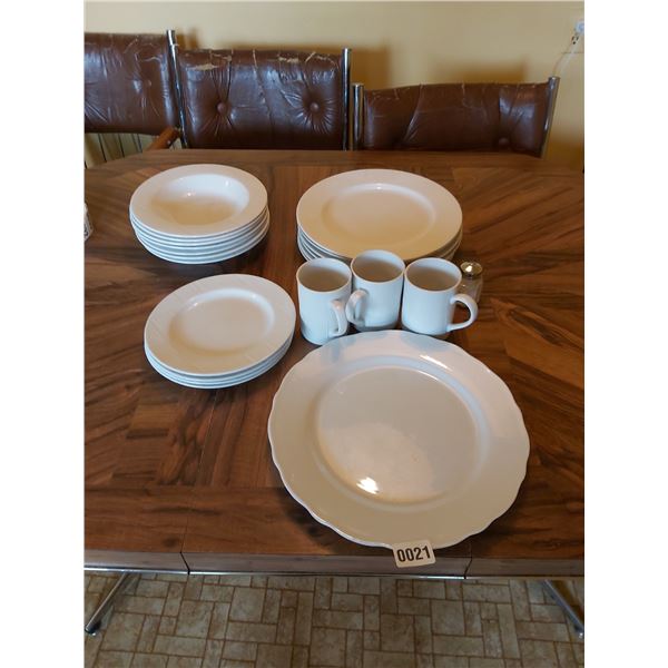 Plates - Mugs - Bowls