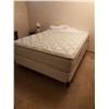 Image 1 : Queen Size Bed
