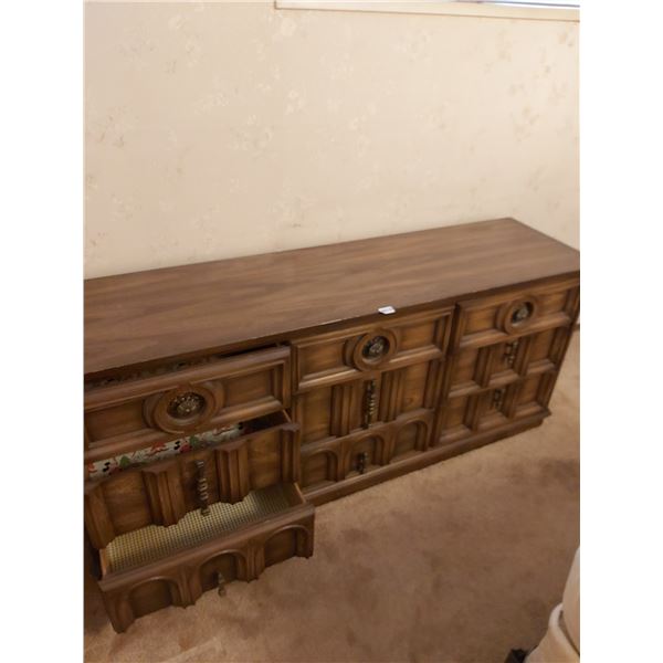 Drawers & Bedside Table