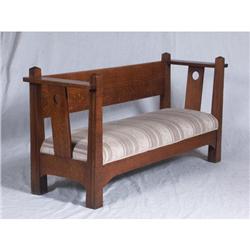 CIRCA 1910-20 ARTS AND CRAFTS TIGER OAK SETTLE