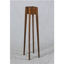 EARLY 20TH CENTURY ARTS AND CRAFTS OAK PLANT STAND