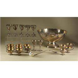 WALLACE SILVER PLATE PUNCH BOWL 24 CUPS