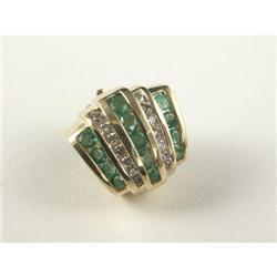 EMERALD AND DIAMOND PENDANT 14K