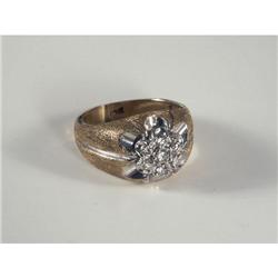 DIAMOND AND 14K GOLD CLUSTER RING