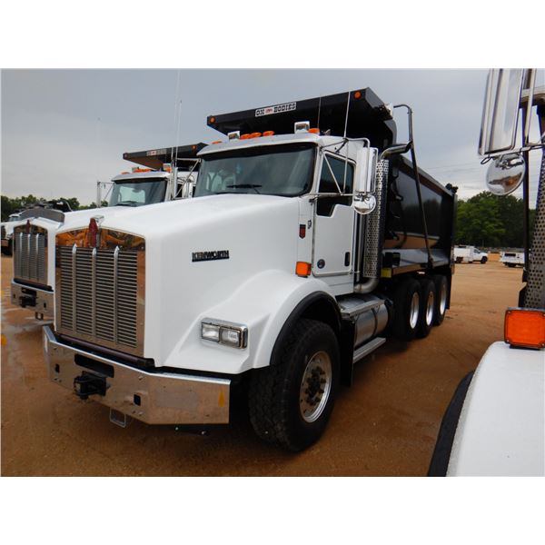 2020 KENWORTH T800 Dump Truck