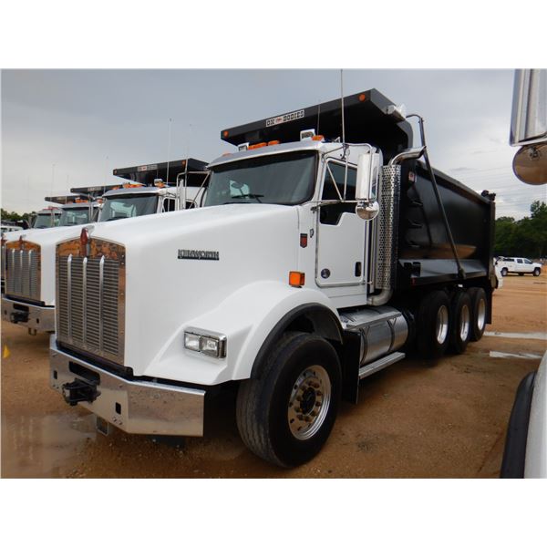2020 KENWORTH T800 Dump Truck