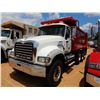 Image 4 : 2014 MACK GU713 Dump Truck
