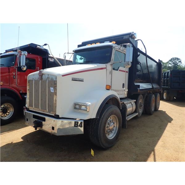 2011 KENWORTH T800 Dump Truck