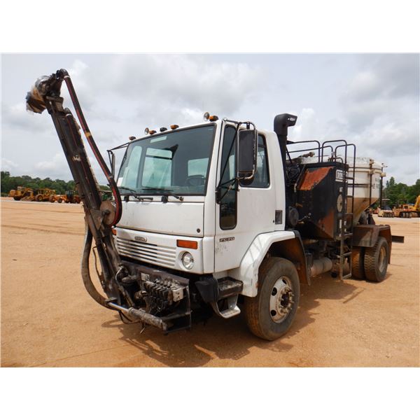 2003 FREIGHTLINER FC-70 Asphalt Distributor Truck