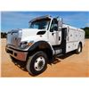 Image 1 : 2014 INTERNATIONAL WORKSTAR 7400 Fuel / Lube Truck