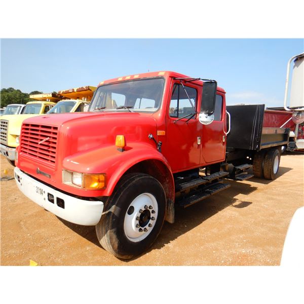 2002 INTERNATIONAL 4900 Dump Truck