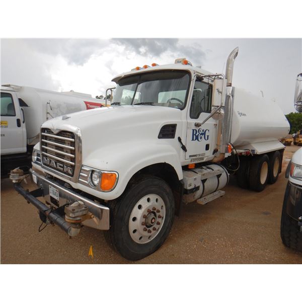 2004 MACK CV713 Water Truck