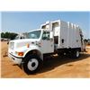 Image 1 : 2000 INTERNATIONAL 4700 Garbage / Sanitation Truck