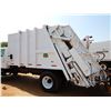 Image 9 : 2000 INTERNATIONAL 4700 Garbage / Sanitation Truck
