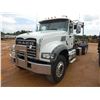Image 4 : 2021 MACK GR64F Roll Off Truck