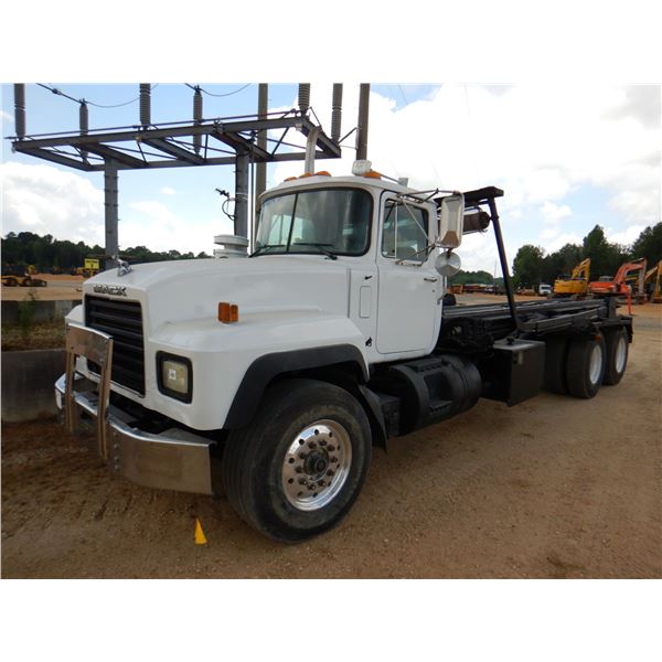 2002 MACK RD688S Roll Off Truck