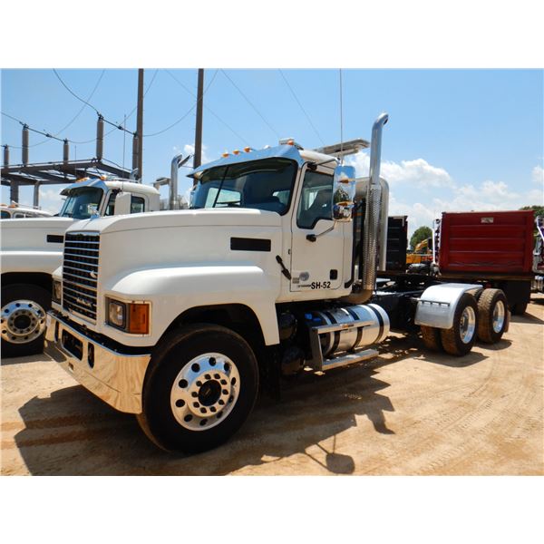 2019 MACK PI64T Day Cab Truck