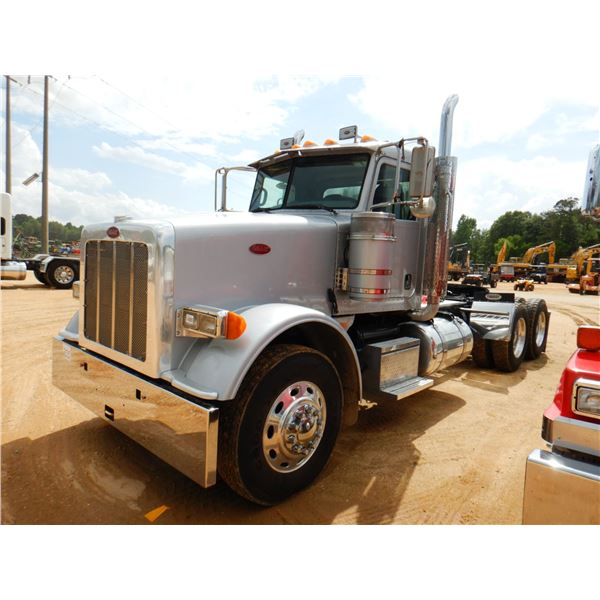 2012 PETERBILT 367 Day Cab Truck