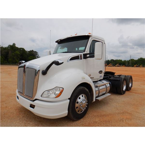 2016 KENWORTH T680 Day Cab Truck
