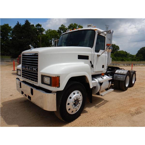 2004 MACK CH613 Day Cab Truck